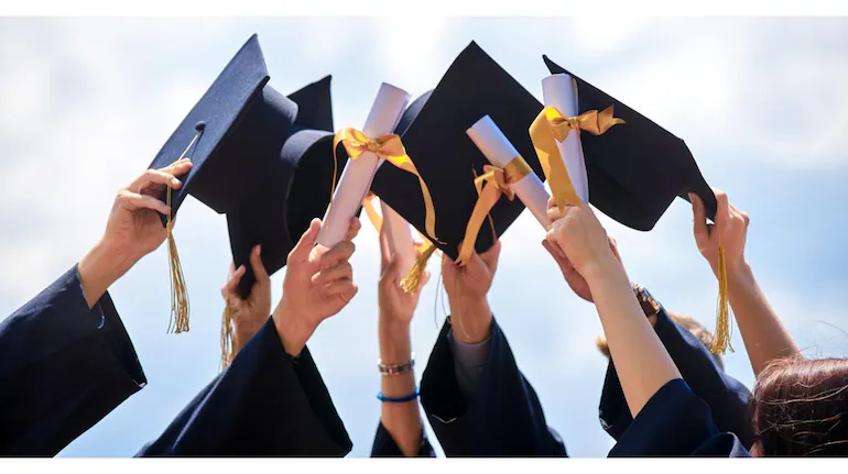 What’s the Smartest Way to Fund Your Education?